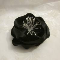 Schwarze Brosche Trauer Anstecker Satin Blume "Victoria" für festliche Anlässe Bild 4