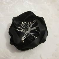 Schwarze Brosche Trauer Anstecker Satin Blume "Victoria" für festliche Anlässe Bild 5