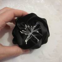 Schwarze Brosche Trauer Anstecker Satin Blume "Victoria" für festliche Anlässe Bild 8