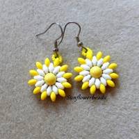 Ohrringe mit Blüte aus Glasperlen, gelb weiß, handgefädelt Bild 2