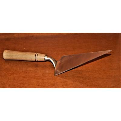 Pizzaservierer in Edelstahlausführung mit abschraubbarem Griff aus Buche