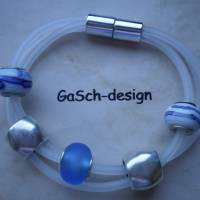 Fädelarmband, gefädeltes Perlenarmband * Schlauch weiß - blau Bild 1