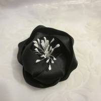 Schwarze Brosche Trauer Anstecker Satin Blume "Geraldine" für festliche Anlässe Bild 5