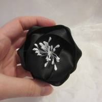 Schwarze Brosche Trauer Anstecker Satin Blume "Geraldine" für festliche Anlässe Bild 6