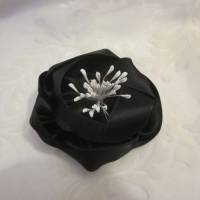 Schwarze Brosche Trauer Anstecker Satin Blume "Geraldine" für festliche Anlässe Bild 7