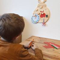 Holzmagnettafel für Kinderzimmer mit Rakete Motiv, inkl. 5x Holzmagnete, Magnettafel aus Holz Bild 2