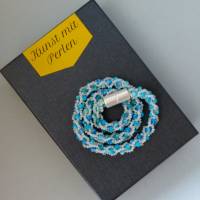Halskette, Häkelkette weiß mit türkis, Länge 48 cm, Perlenkette aus Glasperlen gehäkelt, Rocailles, Häkelschmuck Bild 4