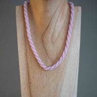 Halskette, Häkelkette weiß flieder, 46 cm, Perlenkette aus Glasperlen gehäkelt, Rocailles, Häkelschmuck Bild 2