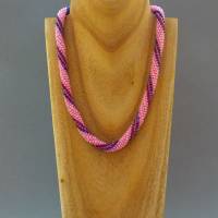 Halskette, Häkelkette rosa und altrosa, Länge 46 cm, Perlenkette aus Glasperlen gehäkelt, Rocailles, Häkelschmuck Bild 2