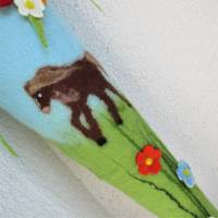 Schultüte gefilzt Filzschultüte Pferd Pony fmit Filzblumen Schmetterling  für Mädchen Bild 5