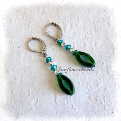 Ohrringe grün silber, mit ovalen böhmischen Tablecut Perlen