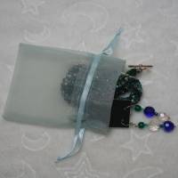 Perlenset aus grün-blau-silber schimmernden Kristallen in Schlauchtechnik Bild 8