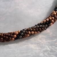Kette  *RAUTE* beige braun schwarz  gehäkelte Halskette Perlenkette Glasperlen Rocailles Bild 1