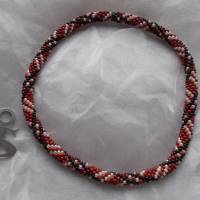 Kette  *KARIERT*  bordeaux perlmut schwarz  gehäkelte Halskette Perlenkette Glasperlen Rocailles Bild 2