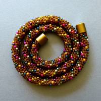 Halskette, Häkelkette braun mit bunter Spirale, 42 cm, Perlenkette aus Perlen gehäkelt, Rocailles, Häkelschmuck Bild 1