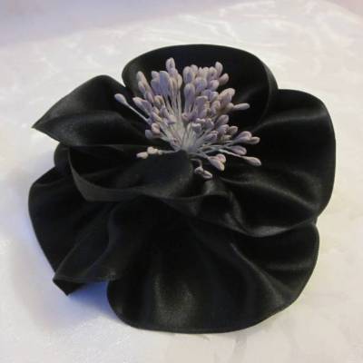 Schwarze Brosche Klammer Haarblume Trauer Anstecker Satin Blume 