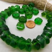 12 rustikale sogenannte "Seaglass"-Perlen mit absichtlich abgestossenen Ecken und Kanten grün ca. 15x8mm Bild 2