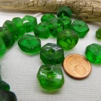 12 rustikale sogenannte "Seaglass"-Perlen mit absichtlich abgestossenen Ecken und Kanten grün ca. 15x8mm Bild 3