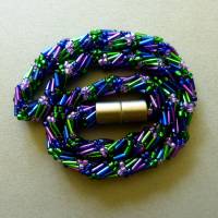 Glasperlenkette gehäkelt, Häkelkette grün blau lila, 48 cm, Rocailles + Stiftperlen, Halskette, Schmuck Bild 5