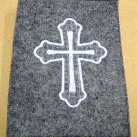 Gotteslobhülle Einband graumeliert Filz 3mm weiß Kreuz weiss Kommunion mit Name Datum Hülle Einschlag Umschlag bestickt Bild 1