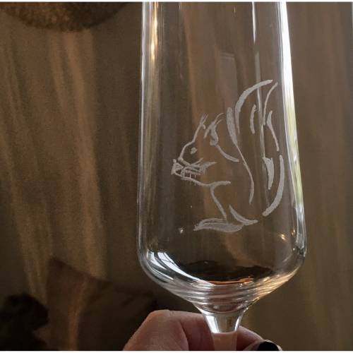 Sektglas mit Handgravur „Eichhörnchen“