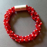Armband, Häkelarmband rot mit weiß und silber, Länge 20 cm, Armband aus Perlen gehäkelt, Glasperlen, Magnetverschluss Bild 1