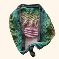 gestricktes Tuch im Muster-Mix und dekorativem Farbverlauf, wenn es kalt wird,sehr weich und kuschelig, Bild 2