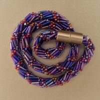 Glasperlenkette gehäkelt, Häkelkette violett blau rot, 45 cm, Rocailles + Stiftperlen, Halskette, Schmuck Bild 3