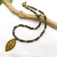 Halskette mit kleinen Java-Glasperlen in Olivtönen, hangemachter Messing Anhänger aus Afrika 47cm Bild 1