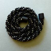 Halskette Spirale, Häkelkette Relief in schwarz silber, 41 cm, Perlenkette aus Perlenmix gehäkelt, Rocailles, Bild 1