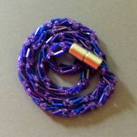Glasperlenkette gehäkelt, Häkelkette blau violett, 52 cm, Rocailles + Stiftperlen, Halskette, Schmuck, Magnetverschluss Bild 1
