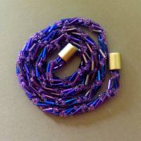 Glasperlenkette gehäkelt, Häkelkette blau violett, 52 cm, Rocailles + Stiftperlen, Halskette, Schmuck, Magnetverschluss Bild 3