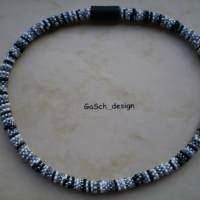 Häkelkette, gehäkelte Perlenkette * Festlicher Flickenteppich Bild 2