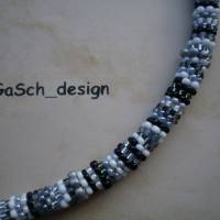 Häkelkette, gehäkelte Perlenkette * Festlicher Flickenteppich Bild 3