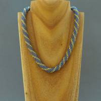 Halskette, Häkelkette hellblau und creme, Länge 43 cm, Perlenkette aus Perlenmix gehäkelt, Rocailles, Häkelschmuck Bild 2