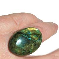 Ring mit 30 x 20 mm großem Labradorit Stein oval poliert schimmernd als Geschenk für sie Bild 4