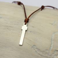 Silberkreuz "Laurentin" mit Lederband; schlichtes, außergewöhnliches Kreuz in Silber als Geschenk zur Kommunion Bild 2