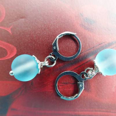 *Frostet Pearls hellblau*   Ohrhänger aus Glasperlen in matter Eleganz 
