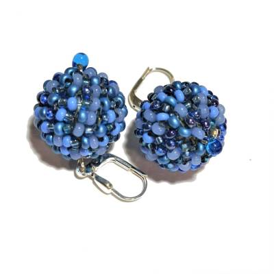 Funkelnde Ohrringe blau lila handgemacht mit 20 mm Stickperlen handgestickt  an Silber