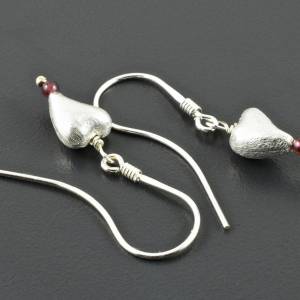 Silber-Ohrringe mit Herz, 925er Silber mit Granat, Herzohrringe, Ohrhänger, Herzchenohrhänger, Silberschmuck Bild 1