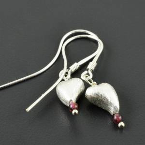 Silber-Ohrringe mit Herz, 925er Silber mit Granat, Herzohrringe, Ohrhänger, Herzchenohrhänger, Silberschmuck Bild 2