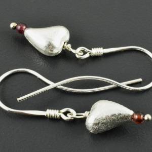 Silber-Ohrringe mit Herz, 925er Silber mit Granat, Herzohrringe, Ohrhänger, Herzchenohrhänger, Silberschmuck Bild 3
