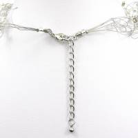 Halskette mit transparent-silbrigen Perlen Bild 3