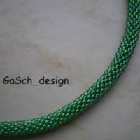 Häkelkette, gehäkelte Perlenkette * Unendlich viel Regenbogengrün auf 87 cm Bild 2