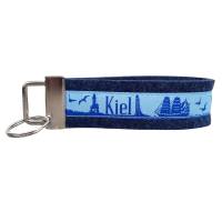 Schlüsselanhänger Schlüsselband Wollfilz dunkelblau Webband Skyline Kiel hellblau mittelblau Geschenk Bild 1