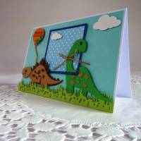 Glückwunschkarte mit Dinosaurier in hellblau/blau für einen Jungen. Bild 2
