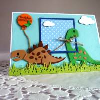 Glückwunschkarte mit Dinosaurier in hellblau/blau für einen Jungen. Bild 4