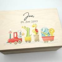 Erinnerungskiste Baby mit Namen "Boho Waldtiere" Geburtsdatum Erinnerungsbox für Kinder Bild 1