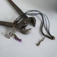 Schlüssel Anhänger im Steampunk Design mit Lila Achat Perlen/ Schmuck aus Zahnrädern/ Drahtschmuck/ Unikat Halskette Bild 4