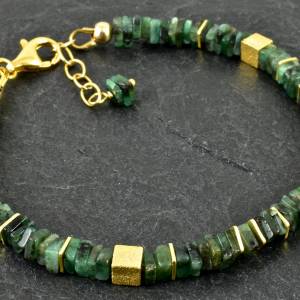 Smaragd-Armband mit vergoldeten Würfeln und Scheiben, grün, vergoldetes 925er Silber, Edelsteinarmband, Armkettchen Bild 2